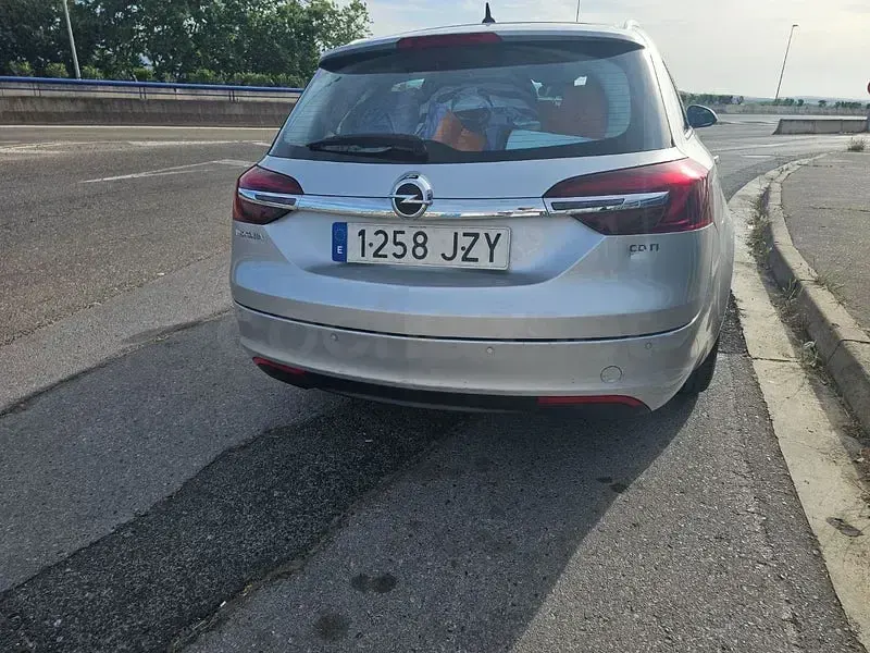 Usado Opel Insignia 136 CV (100 kW) 2017 Gris / plata Familiar