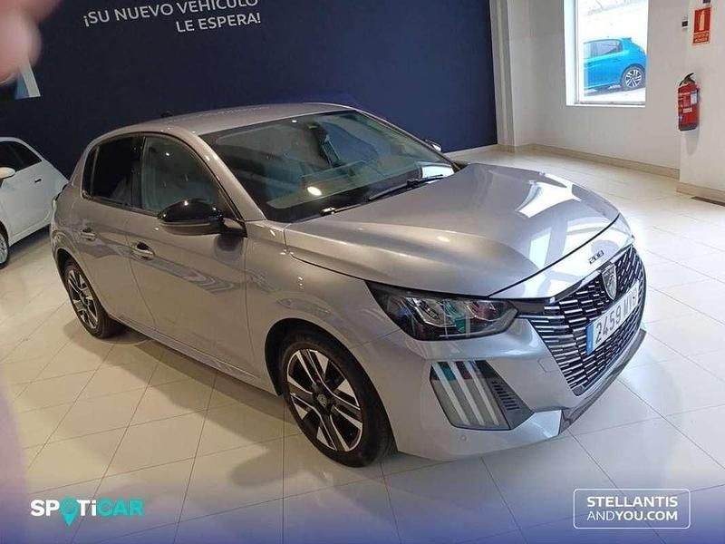 Usado Peugeot 208 Allure 102 CV (75 kW) 2024 Gris Utilitario