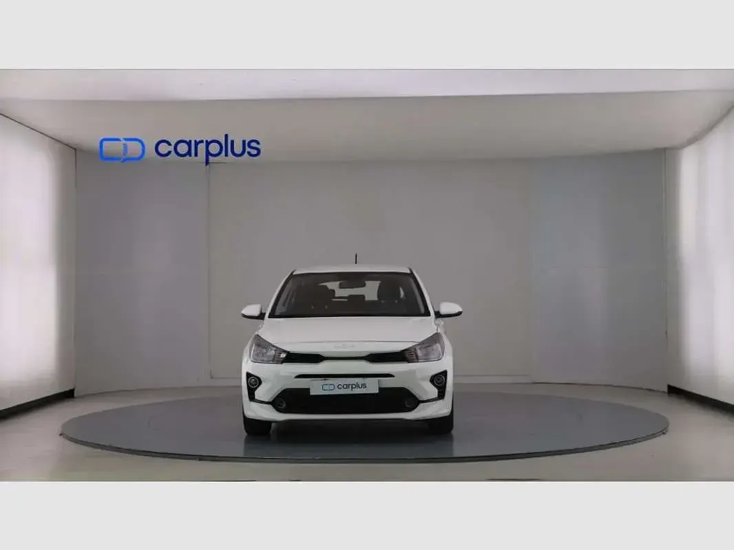 Usado Kia Rio 101 CV (74 kW) 2023 Blanco Berlina