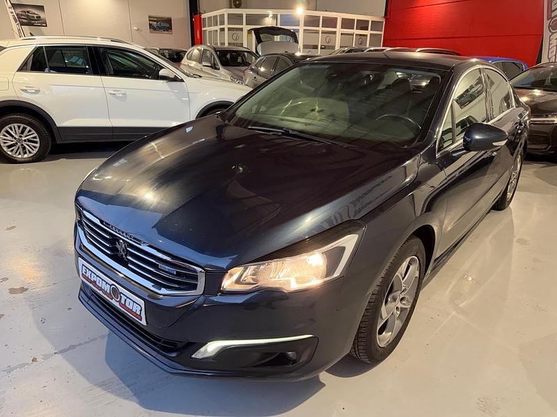 Usado Peugeot 508 Active 120 CV (88 kW) 2016 Gris Berlina