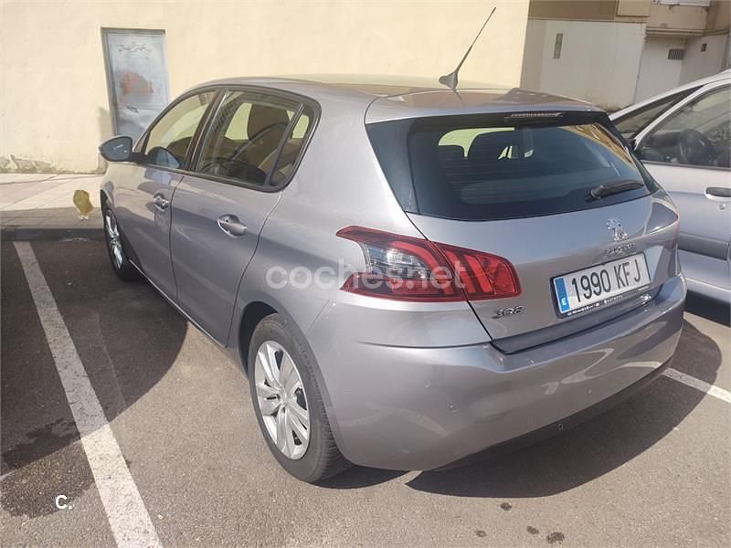 Usado Peugeot 308 Active 130 CV (95 kW) 2017 Gris / plata Berlina