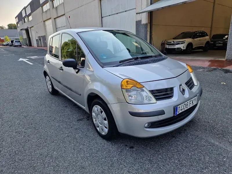 Usado Renault Modus Authentique 75 CV (55 kW) 2007 Gris / plata Monovolumen