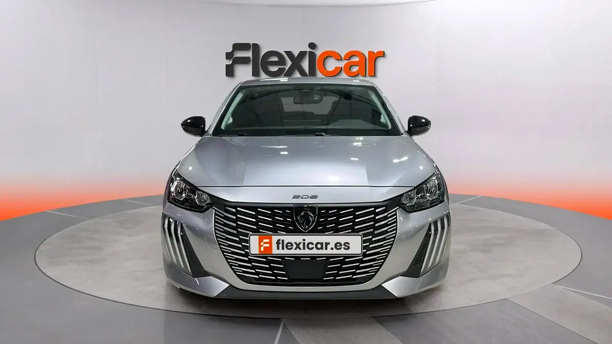 Usado Peugeot 208 Allure 101 CV (74 kW) 2025 Gris Utilitario