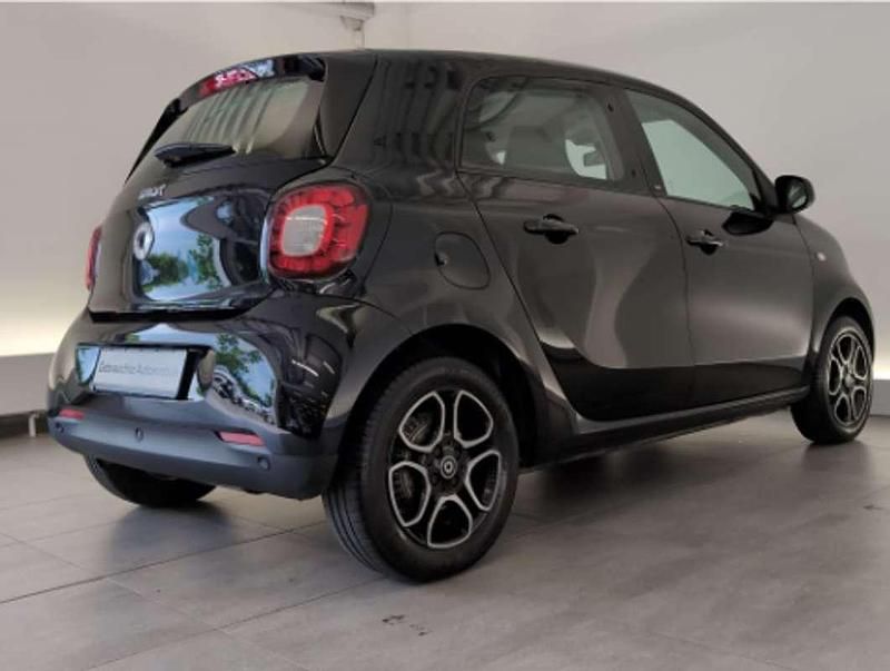 Usado Smart ForFour 90 CV (66 kW) 2019 Negro Utilitario