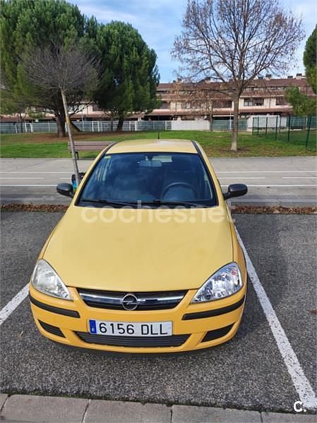 Amarillo Usado 2005 Opel Corsa Familiar | 1900 € - Imagen 1/4