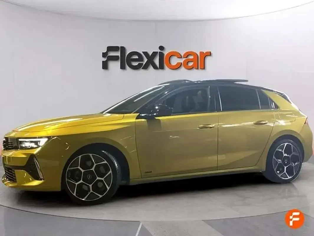 Usado Opel Astra Ultimate 179 HP (131 kW) 2022 Amarelo Citadino