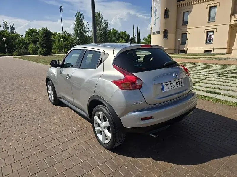 Usado Nissan Juke Premium Edition 117 CV (86 kW) 2011 Gris / plata SUV