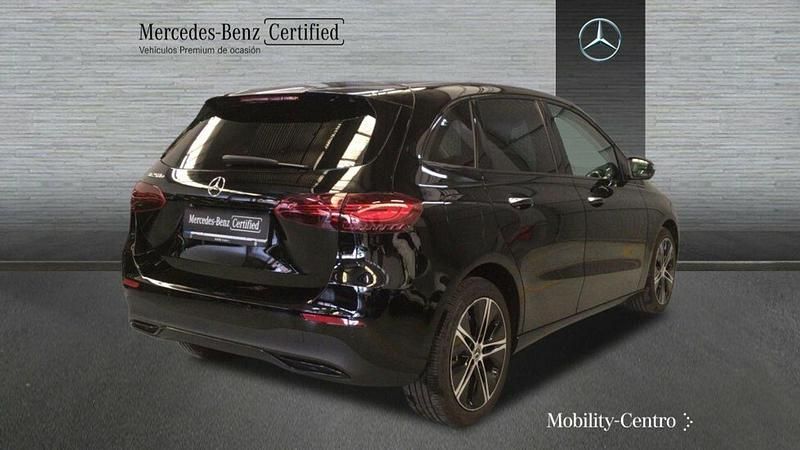 Usado Mercedes B250 217 CV (159 kW) 2024 Negro noche Monovolumen