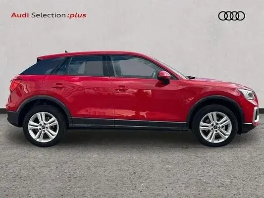 Usado Audi Q2 Advanced Plus 116 CV (85 kW) 2025 Rojo SUV
