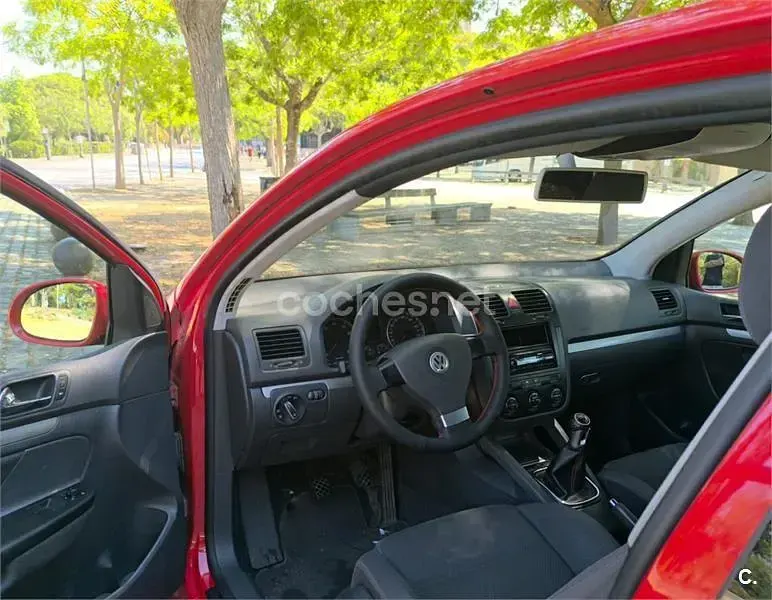 Usado VW Golf IV Highline 115 CV (84 kW) 2005 Rojo Berlina