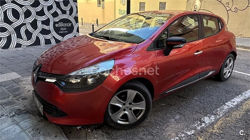 Usado Renault Clio IV Authentique 75 CV (55 kW) 2016 Rojo Berlina