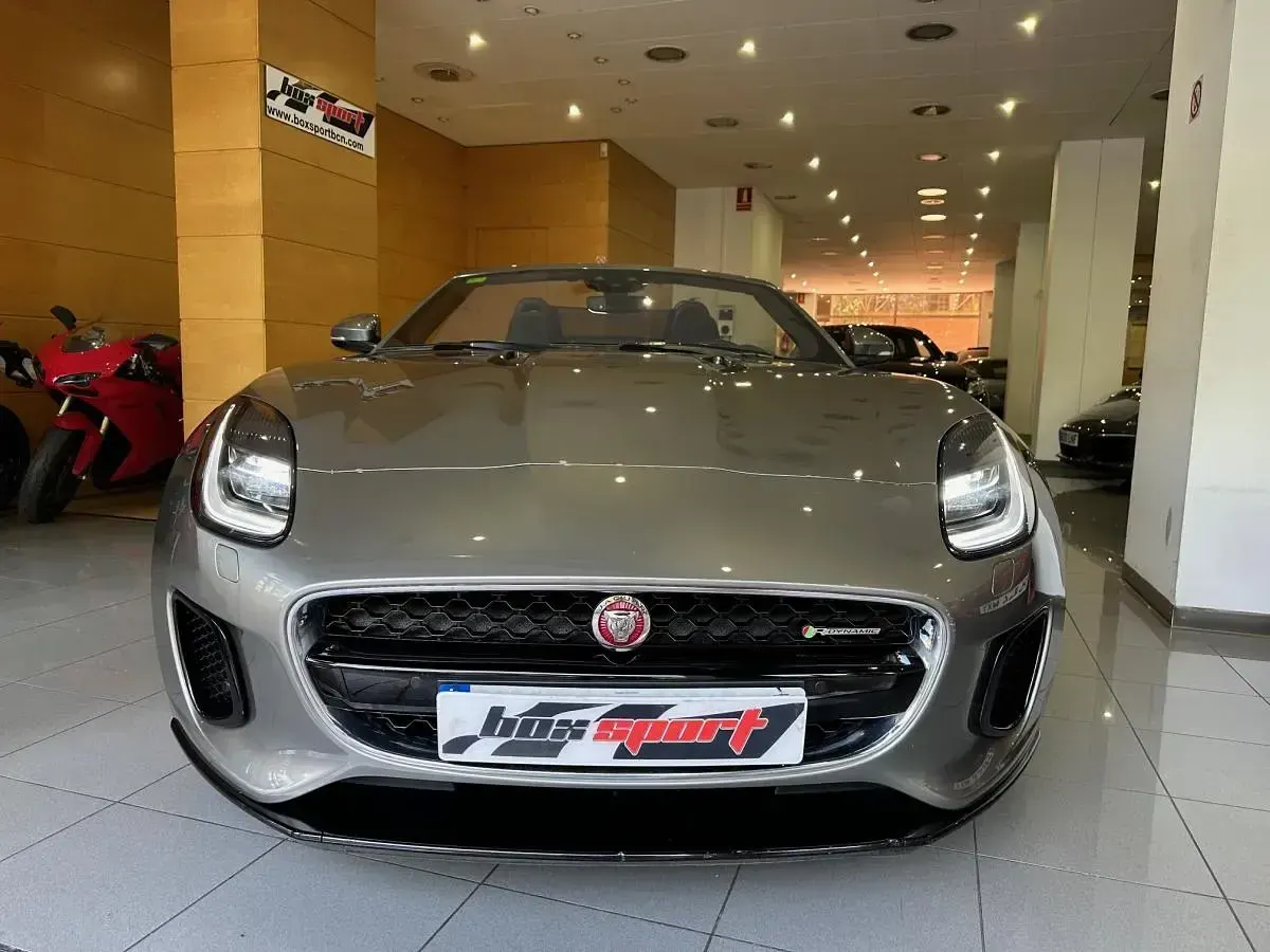 Usado Jaguar F-Type R-Dynamic 300 CV (220 kW) 2022 Gris metalizado Descapotable