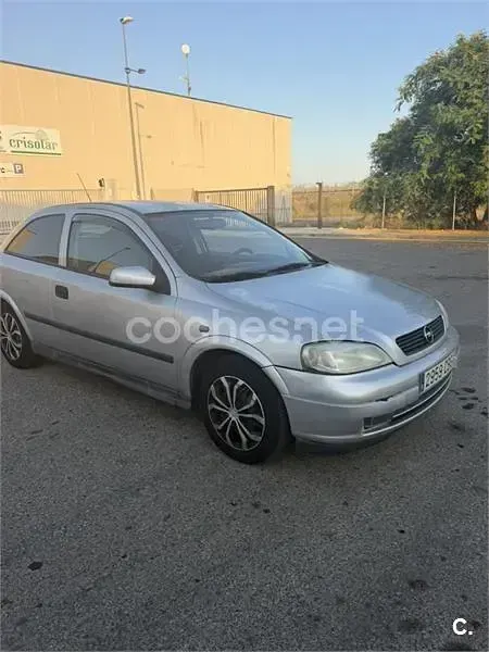Usado Opel Astra Club 84 CV (61 kW) 2002 Gris / plata Berlina