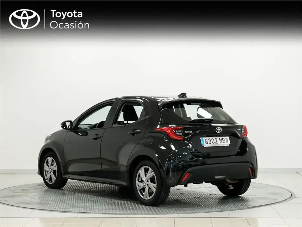 Usado Toyota Yaris Active 116 CV (85 kW) 2025 Negro Utilitario