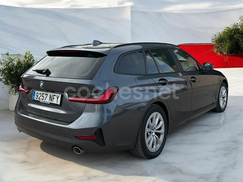 Usado BMW 318 Comfort Edition 150 CV (110 kW) 2021 Gris / plata Familiar
