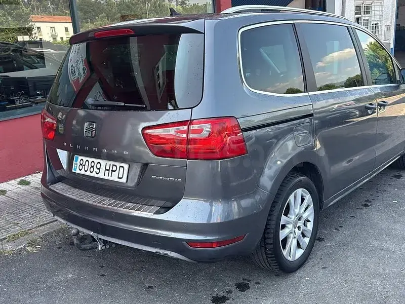 Usado Seat Alhambra I-Tech 177 CV (130 kW) 2014 Gris / plata Monovolumen