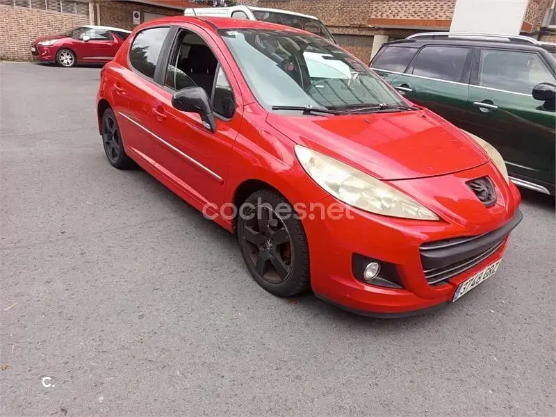 Usado Peugeot 207 90 CV (66 kW) 2009 Rojo Berlina