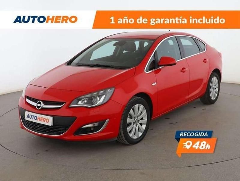 Usado Opel Astra Innovation 131 CV (96 kW) 2014 Rojo Berlina