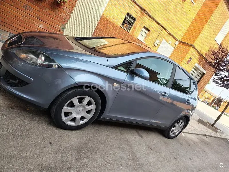 Usado Seat Altea Stylance 140 CV (102 kW) 2005 Gris / plata Monovolumen