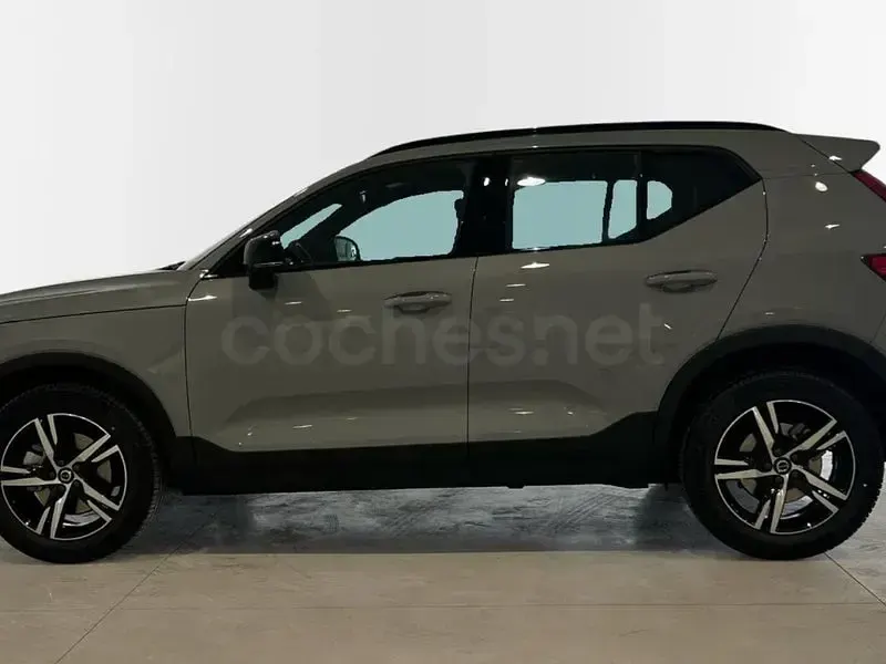Nuevo Volvo XC40 Plus 163 CV (119 kW) 2026 Gris / plata SUV