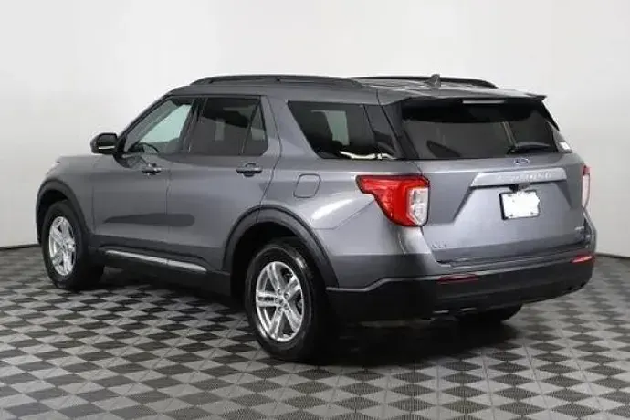 Usado Ford Explorer Limited 280 CV (205 kW) 2017 Plateado SUV