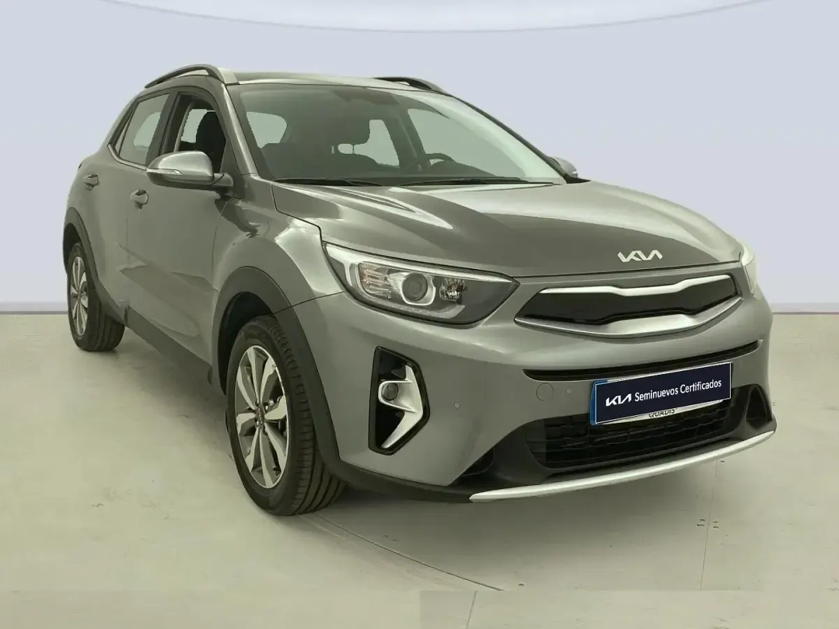 Usado Kia Stonic 79 CV (58 kW) 2024 Gris SUV
