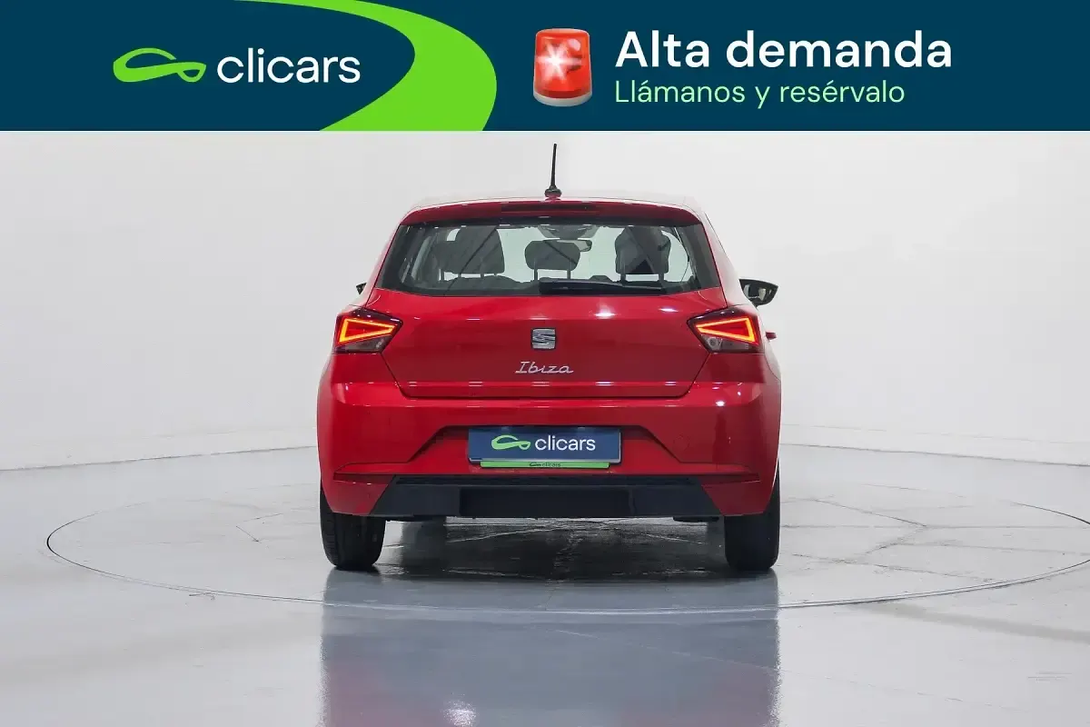 Usado Seat Ibiza Style 80 CV (58 kW) 2022 Rojo Utilitario