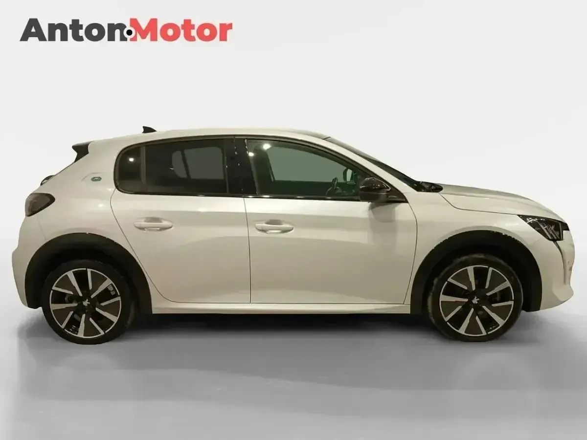 Usado Peugeot e-208 GT-line 100 kW (136 CV) 2020 Blanco Utilitario