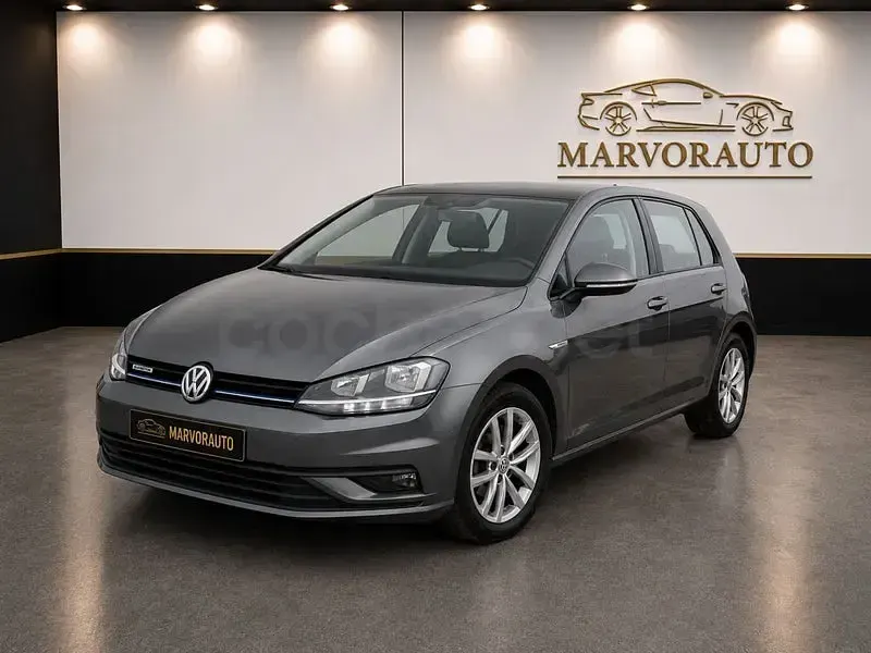 Usado VW Golf VIII Edition 130 CV (95 kW) 2020 Gris / plata Berlina