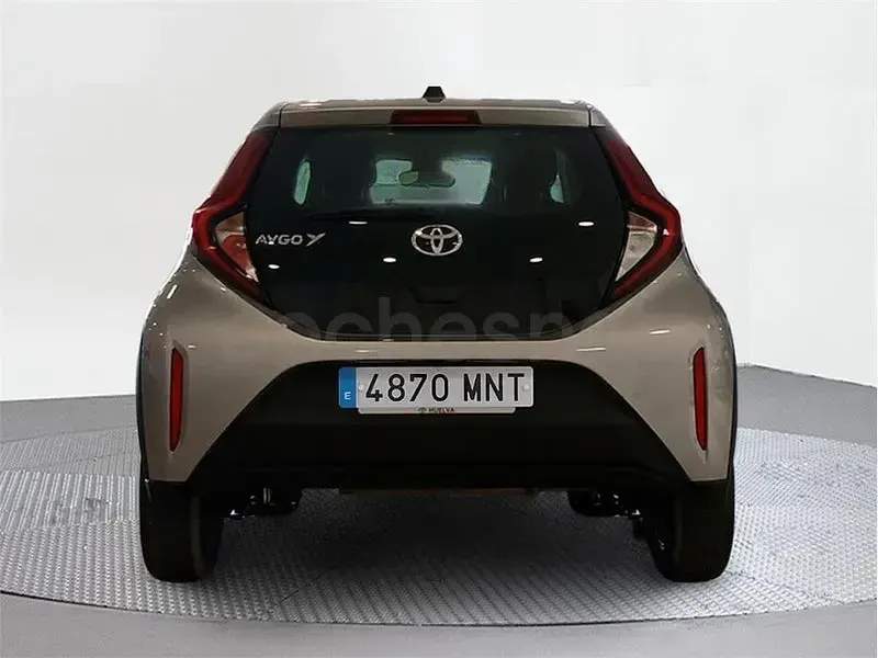 Usado Toyota Aygo X Play 72 CV (52 kW) 2024 Gris / plata SUV