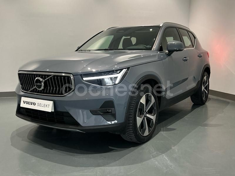 Gris / plata Usado 2023 Volvo XC40 Plus SUV | 37.900 € (Un poco caro) - Imagen 1/2
