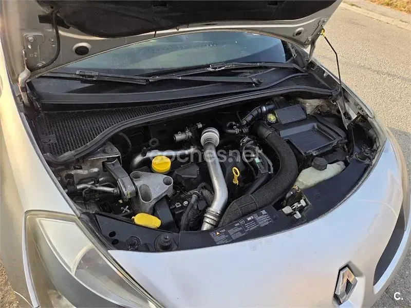 Usado Renault Clio II Authentique 70 CV (51 kW) 2006 Gris / plata Berlina