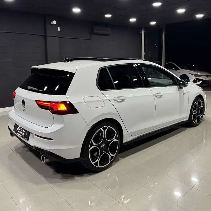 Usado VW Golf VIII GTI 265 CV (194 kW) 2025 Blanco Utilitario
