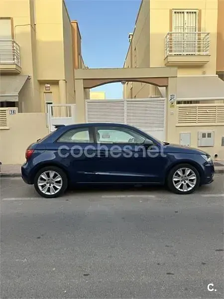 Usado Audi A1 Ambition 105 CV (77 kW) 2010 Azul Utilitario