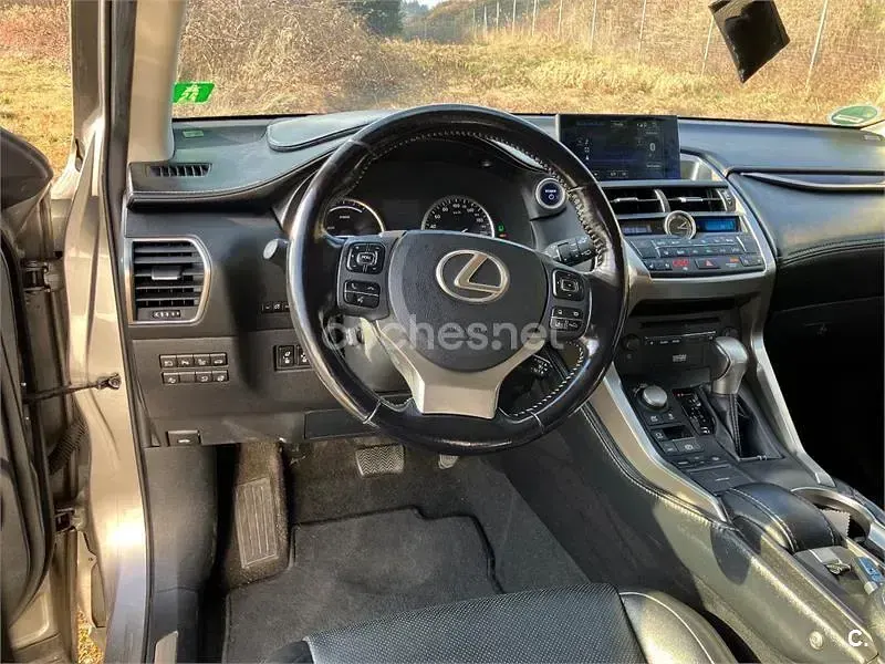 Usado Lexus NX300h Luxury Line 197 CV (144 kW) 2015 Gris / plata SUV