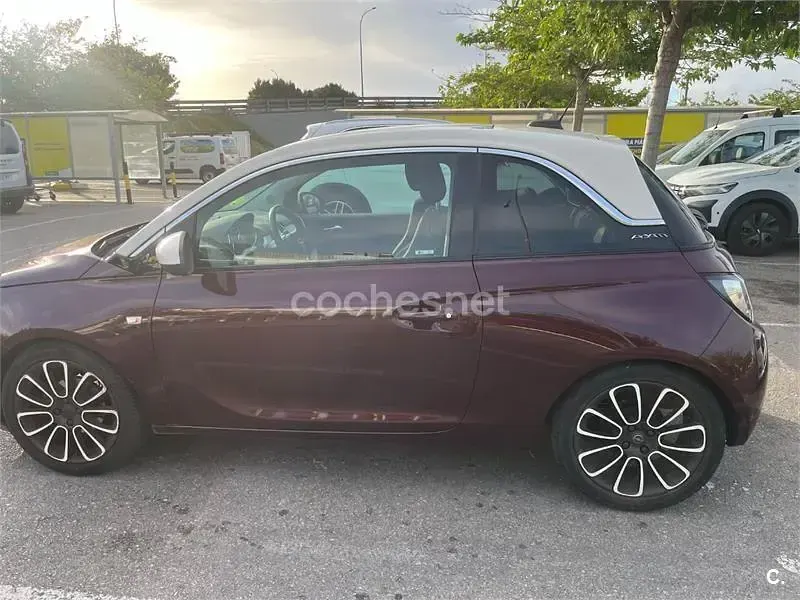Usado Opel Adam Glam 87 CV (63 kW) 2017 Granate Utilitario