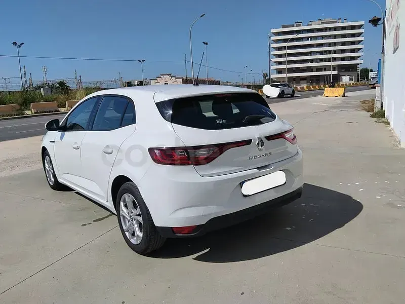 Usado Renault Mégane IV Intens 100 CV (73 kW) 2017 Blanco Berlina