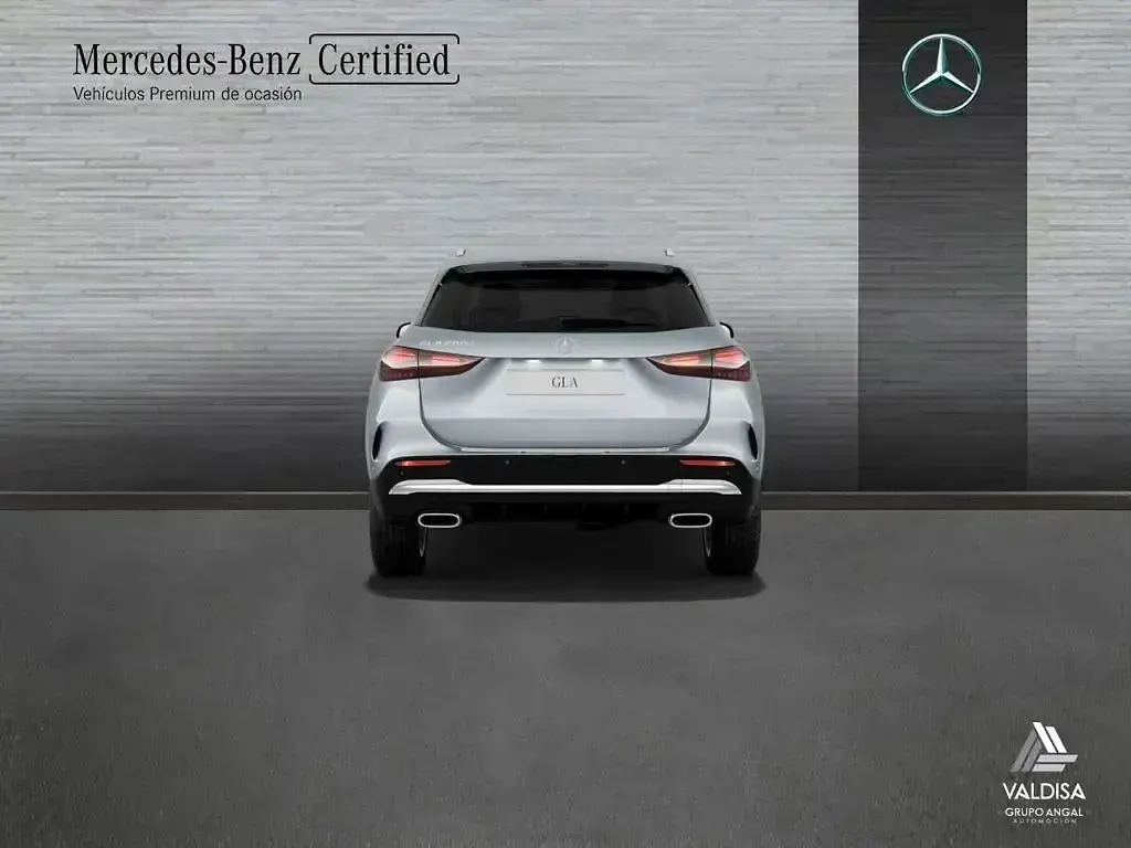 Usado Mercedes GLA200 150 CV (110 kW) 2025 Gris SUV