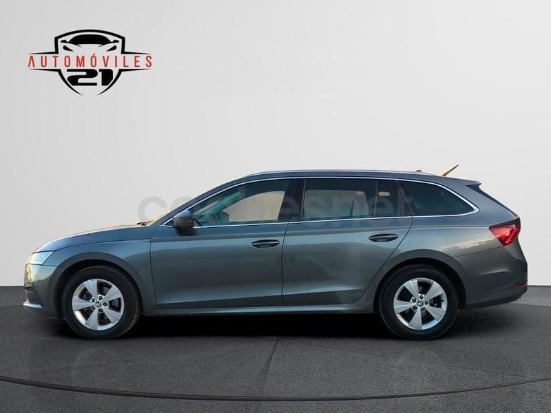 Usado Skoda Octavia Active 115 CV (84 kW) 2022 Gris Familiar