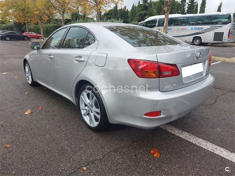 Usado Lexus IS220d 177 CV (130 kW) 2008 Gris / plata Berlina