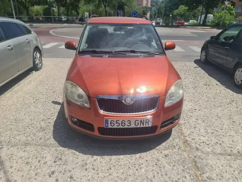 Usado Skoda Fabia Style 80 CV (58 kW) 2009 Naranja Familiar