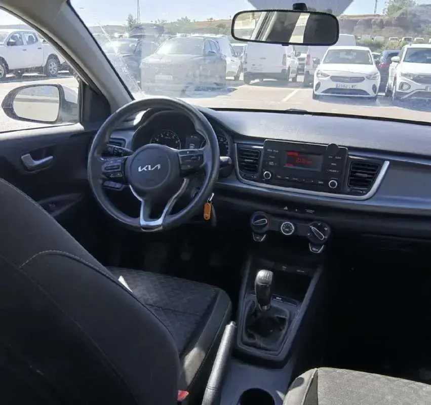 Usado Kia Rio 101 CV (74 kW) 2023 Blanco Utilitario