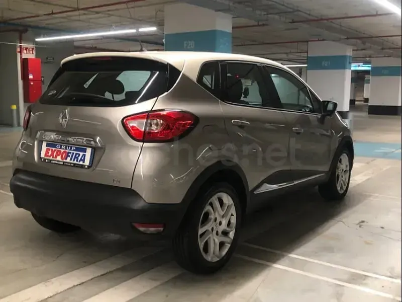 Usado Renault Captur Intens 120 CV (88 kW) 2015 Beige SUV
