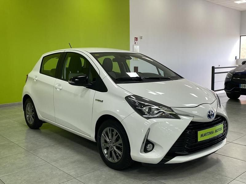 Usado Toyota Yaris Hybrid Active 116 CV (85 kW) 2020 Blanco Berlina