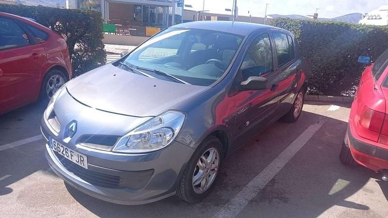Usado Renault Clio II Expression 86 CV (63 kW) 2006 Gris Utilitario