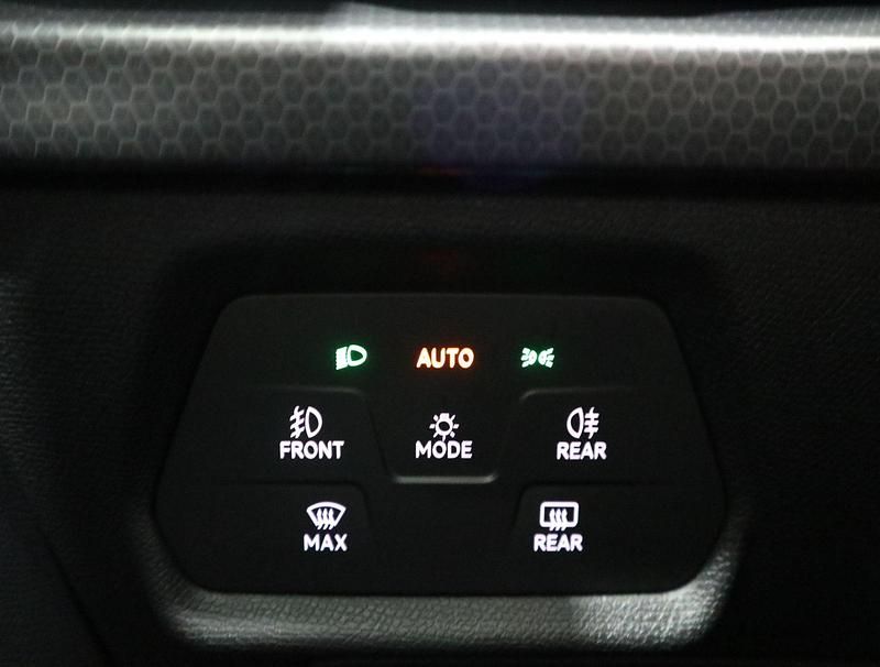 Usado Seat Leon Style 130 CV (95 kW) 2022 Blanco