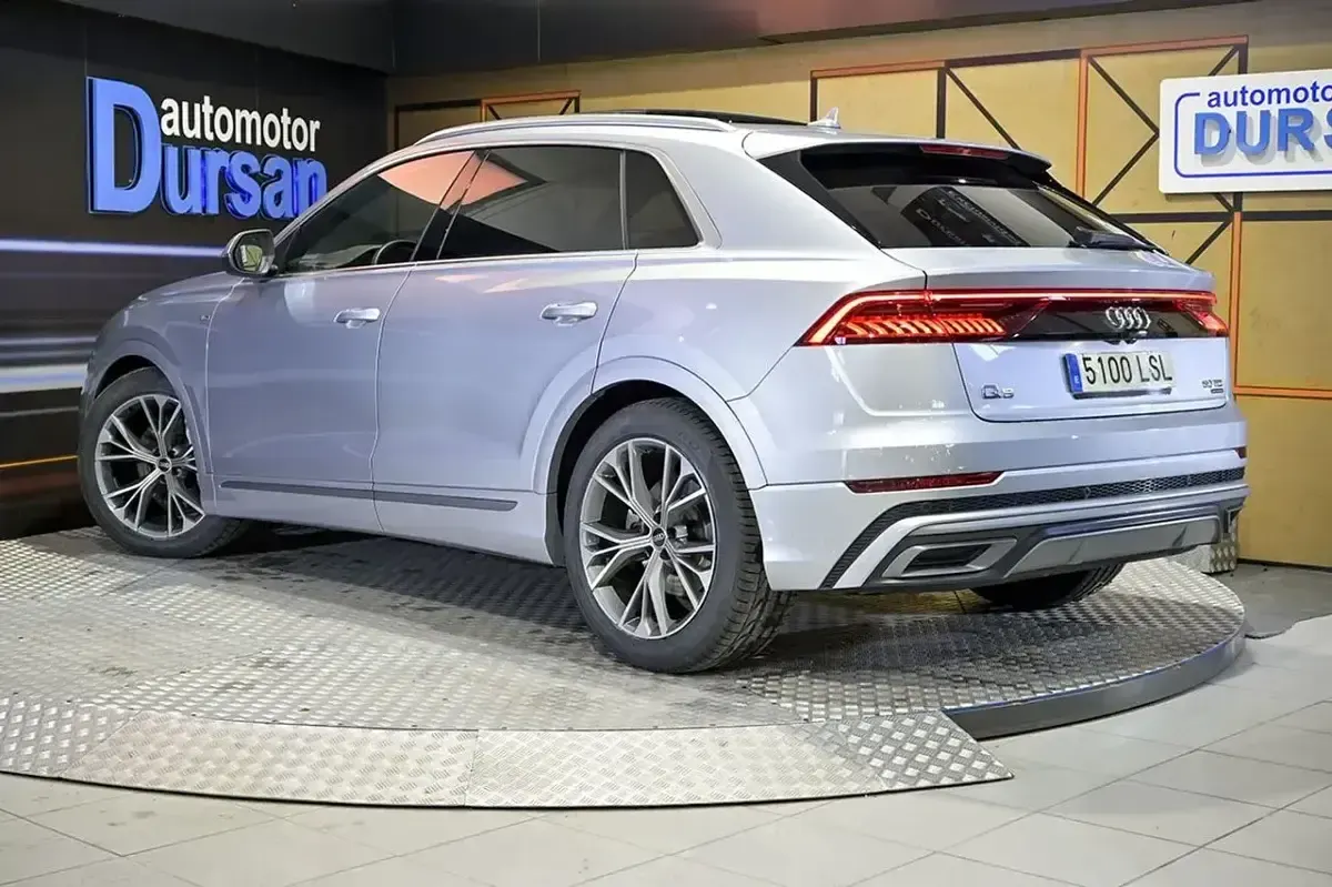 Usado Audi Q8 S-Line 286 CV (210 kW) 2021 Gris / plata SUV