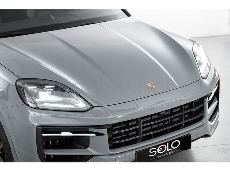 Usado Porsche Cayenne E-Hybrid 470 CV (345 kW) 2025 Gris / plata SUV