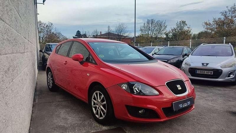 Usado Seat Leon Style 105 CV (77 kW) 2011 Rojo Utilitario