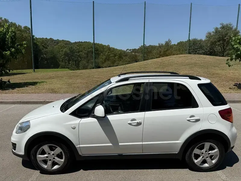 Usado Suzuki SX4 GLX 120 CV (88 kW) 2012 Blanco SUV